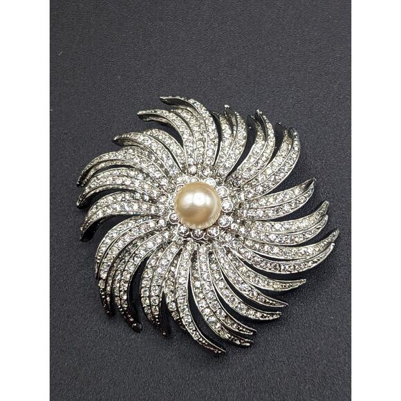 Vtg KJL Kenneth J Lane Crystal Rhinestone Faux Pearl Sunburst Silver Pin Brooch - Picture 2 of 9